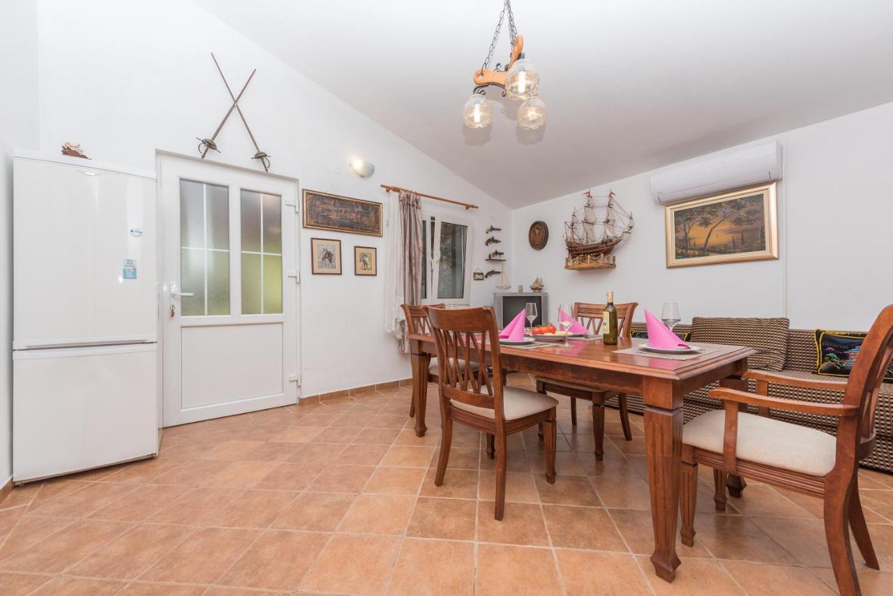 Holiday Home Frane Slivno  Екстериор снимка